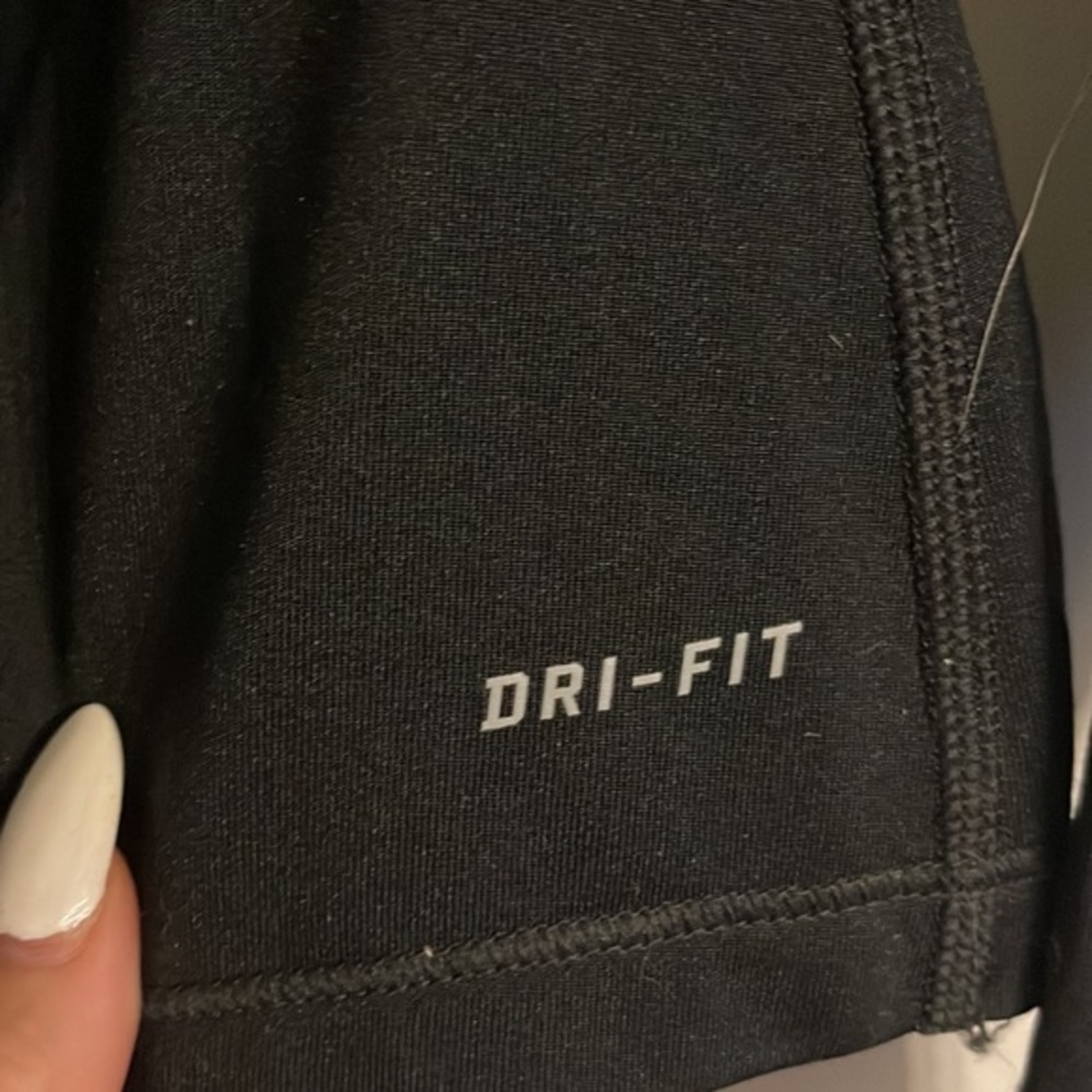 Nike dry fit top - Picture 4 of 6
